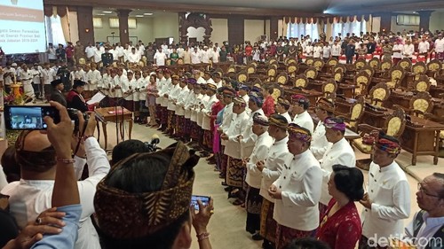55 Anggota DPRD Bali 2019-2024 Dilantik