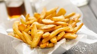 French Fries (Kentang Goreng) - Kentang goreng yang sering kita beli dari restoran pasti mengandung lemak jenuh, kalori, serta kolesterol yang tinggi. Foto: iStock