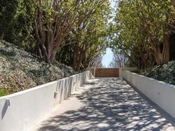 Menjelajah Mewahnya Rumah Sultan si Pendiri WhatsApp