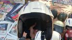 Helm Jadul Hadiah Beli Motor Jadi Buruan