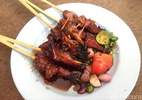 Soto Betawi Tulen: Gurih Harum Soto Legendaris Racikan H. Suwandi di Depok