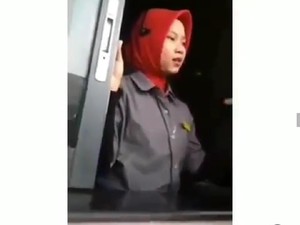 Pegawai Restoran Dilabrak Ojol hingga Pantangan Makanan Saat Usia 40 Tahun
