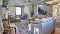 The Hobo Hill House punya 5 kamar dan 3 kamar mandi, seharga USD 275 atau sekitar Rp 3,9 juta per malamnya. Kabarnya, banyak anak muda di AS yang menginap di sana dan tak sedikit yang ketakutan (Airbnb)