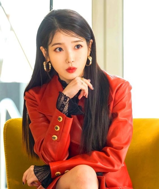 Pemilik Hotel del Luna, Jang Man Wol (pemain IU) tampil memukau dalam setiap episode. Sebagai hantu yang telah hidup beratus-ratus tahun, ia memadukan tampilan modern dan vintage dalam keseharian. Foto: Instagram/Pinterest