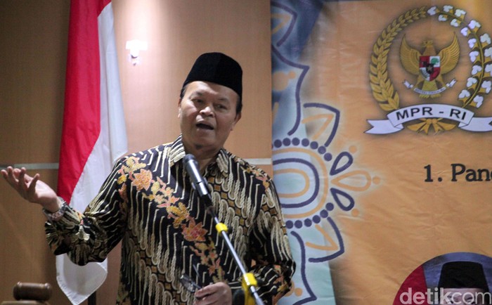 Wakil Ketua MPR RI Hidayat Nur Wahid hadiri Muktamar IX Himpunan Mahasiswi Persatuan Islam di Bandung. Di hadapan ratusan peserta, HNW turut berikan sosialisasi