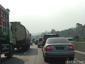 Olah TKP Tabrakan Beruntun di Tol Cipularang, Polisi Berlakukan Contraflow