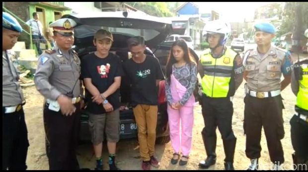 Razia Sopir Mabuk, Polisi Temukan Tembakau Gorila Hingga Kondom