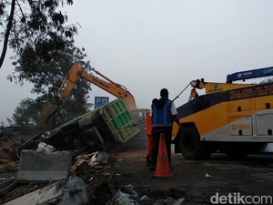 Tragedi Cipularang: Upaya Penyelamatan Berujung Kecelakaan Mematikan