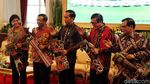 Ekspresi Jokowi Saat Berdampingan dengan Mahfud MD