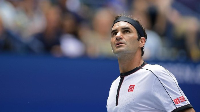NEW YORK, NEW YORK - SEPTEMBER 01: Roger Federer of Switzerland reacts during his Mens Singles fourth round match against David Goffin of Belgium on day seven of the 2019 US Open at the USTA Billie Jean King National Tennis Center on September 01, 2019 in Queens borough of New York City. (Photo by Steven Ryan/Getty Images)