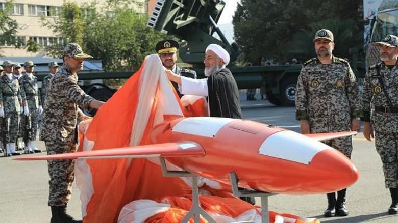 Iran Pamerkan Drone Pengintai Baru, Bisa Menyerang dari Jarak Jauh Iran Pamerkan Drone Pengintai Baru, Bisa Menyerang dari Jarak Jauh