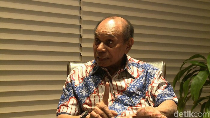 Mantan Gubernur Irian Jaya Laksdya TNI (Purn) Freddy Numberi