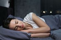 5 Kondisi Ini Bikin Kamu Sangat Haus Saat Bangun Tidur