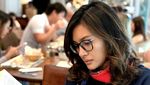 Pesona Manis Raihaanun, Aktris yang Hobi Minum Kopi
