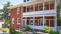 Inilah The Hobo Hill House, suatu penginapan yang terdaftar di Airbnb yang berada di Jefferson City, Negara Bagian Missouri, AS (Airbnb)