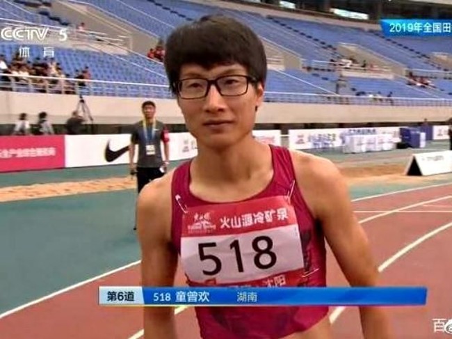 Dugaan kalau Liao dan Tong adalah pria makin menguat setelah video yang diambil saat mereka mengikuti kejuaraan lari di Yokohama, Jepang, pada Mei 2019, viral. Dalam video yang telah dilihat sebanyak 28 ribu kali itu, netizen dibuat takjub dengan Liao yang tak hanya berpenampilan seperti pria, tapi suaranya juga dalam dan terdengar maskulin. Foto: Next Shark/ South China Morning Post