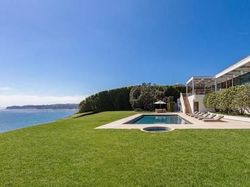 Menjelajah Mewahnya Rumah Sultan si Pendiri WhatsApp