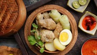 Bakso Slawi yang ada di Tebet, menawarkan menu batagor dan siomay yang tak kalah menggoda. Selain itu siomaynya juga enak disantap dengan bakso. Foto: Istimewa