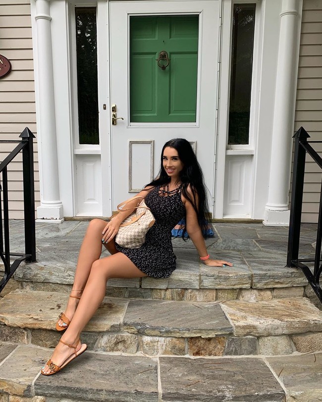 Paris dan Don berkencan beberapa bulan setelah rocker tersebut resmi cerai dari istri keduanya. Don diceraikan setelah ia ditangkap dengan tuduhan kekerasan rumah tangga hingga perlakuan kasar. Foto: Instagram @parisdylan550