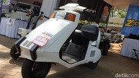 Secara spek mesin, motor ini mengusung engine 2 tak 49 cc berpendingin udara dengan tenaga maksimal 3,8 PS. Bobotnya ringan, cuma 74 kg. Foto: Luthfi Anshori/detikOto