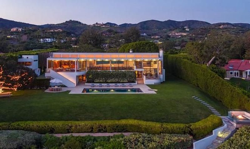 rumah sultan jan koum pendiri whatsapp