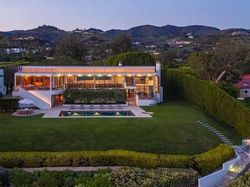 Menjelajah Mewahnya Rumah Sultan si Pendiri WhatsApp