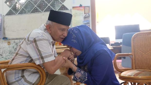 Pesan Amien Rais untuk Hanum yang Dilantik Jadi Anggota DPRD DIY