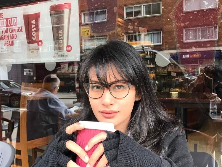 Pesona Manis Raihaanun, Aktris yang Hobi Minum Kopi