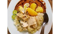 Di sekitar Rawamangun ada kedai Pa Oyen, asalnya dari Bandung tapi cukup terkenal di sini. Menyajikan menu siomay dan batagor yang autentik, di sini semua menu makanannya enak. Foto: Istimewa