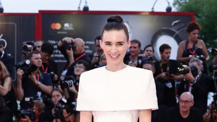 Rooney Mara VENICE, ITALY - AUGUST 31: Joaquin Phoenix attends the Joker screening during the 76th Venice Film Festival at Sala Grande on August 31, 2019 in Venice, Italy. (Photo by Pascal Le Segretain/Getty Images)