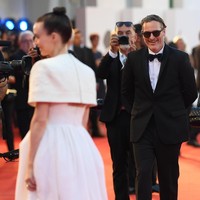 Apakah Rooney akan menikah dengan Joaquin dalam balutan gaun Givenchy seperti Meghan? Kita lihat saja nanti. (Foto: Getty Images)