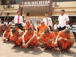 Polisi Ringkus 4 Maling dan 5 Penadah Mesin Traktor di Karawang