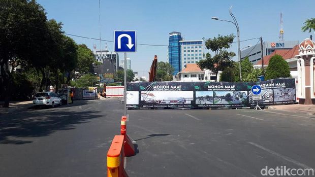 Jalan Yos Sudarso ditutup/