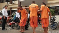 Saep (37) mengaku terpaksa ikut bergabung dalam komplotan maling traktor karena desakan ekonomi. Ia mengaku, satu mesin traktor hasil curian dihargai Rp 3 juta oleh penadah. Hasil kejahatan, kata Saep, biasanya dibagi 4. Setiap beraksi, Saep dan 3 kawannya kerap berbagi tugas. Polisi menjerat keempat anggota komplotan ini Pasal 363 KUHPidana dengan ancaman hukuman penjara selama 5 tahun.
