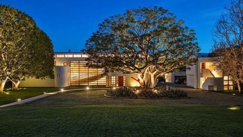Tetangga-tetangga Koum memiliki properti yang tak kalah mewahnya karena mereka juga orang-orang super kaya. (Foto: Dok. Realtor)