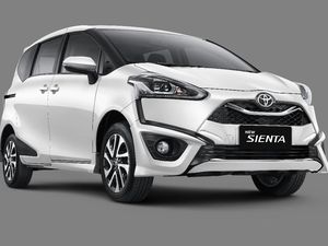 Wuling Cortez Salip Sienta yang Sedang Tersungkur
