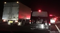 Kepadatan arus lalu lintas terjadi di tol Cipularang pada pukul 19.35 WIB.