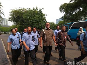 Sambangi KSP, Andre Rosiade Minta Setop Pembangunan Pabrik Semen Baru