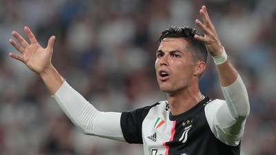Foto Pesepakbola Bandel Saat Corona, Ronaldo Hingga Trio Persib