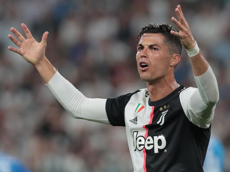 Foto Pesepakbola Bandel Saat Corona, Ronaldo Hingga Trio Persib