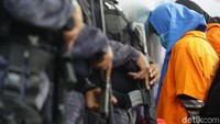 Aulia disebut berhutang dengan jaminan dua sertifikat, yakni rumah dan bengkel, milik suaminya.