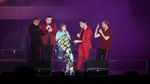 Aksi Westlife Ajak Penonton Naik Panggung yang Bikin Histeris