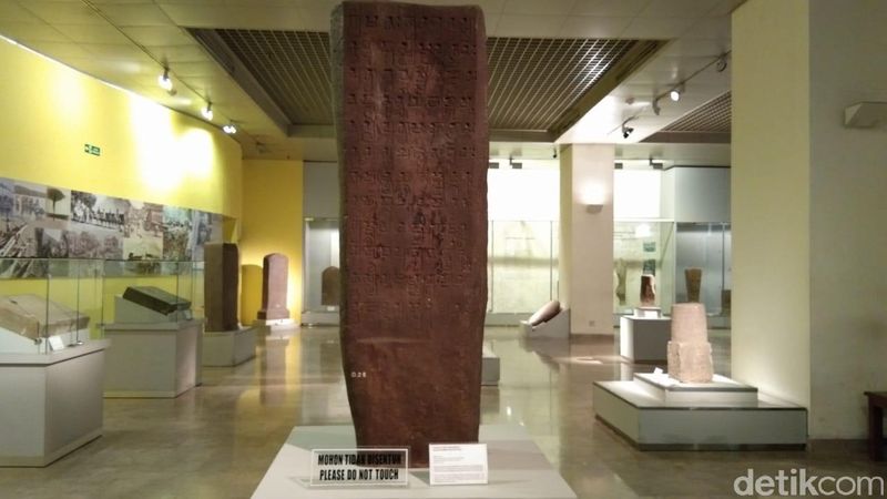 Prasasti Mulawarman di Museum Nasional Jakarta Prasasti Mulawarman di Museum Nasional Jakarta