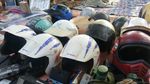 Helm Jadul Hadiah Beli Motor Jadi Buruan