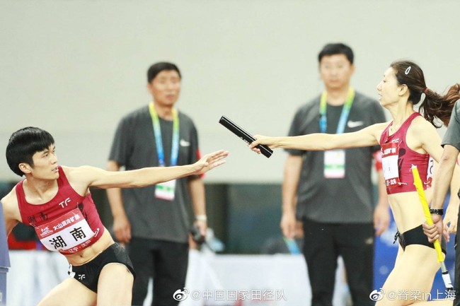 Asosiasi Atletik China telah mengonfirmasi bahwa keduanya adalah wanita tulen. Namun belum menghentikan keraguan dan keheranan netizen akan penampilan dua atlet wanita tersebut. Foto: Next Shark/ South China Morning Post