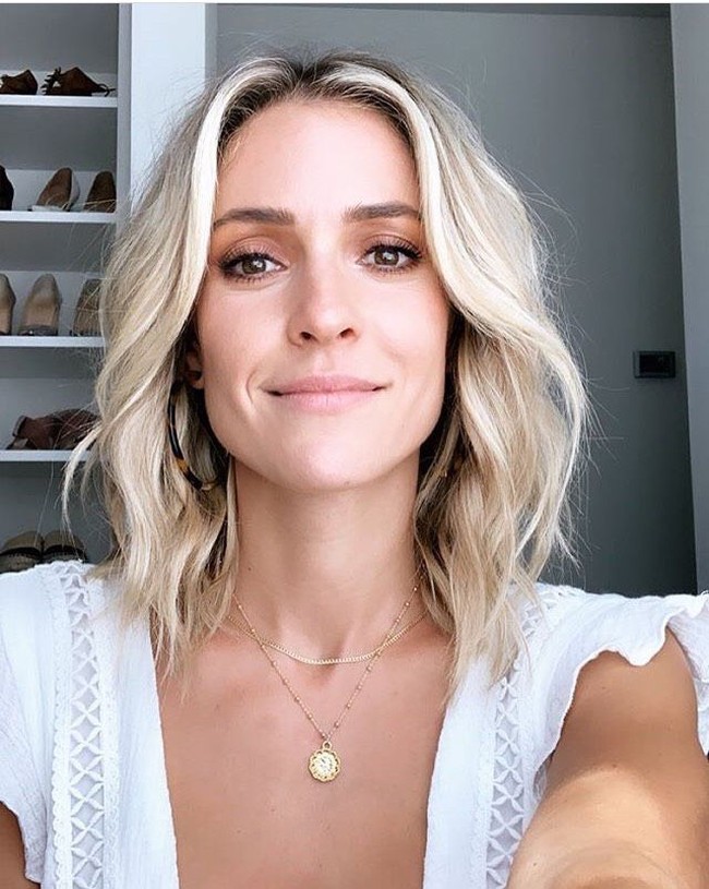 Bentuk tubuh desainer dan aktris asal Amerika Kristin Cavallari dibully saat dirinya mengenakan bikini untuk pemotretan promo merek perhiasannya, Uncommon James. Ia dikritik kurang makan dan dinilai terlalu kurus hingga terlihat tinggal kerangka. Foto: Instagram