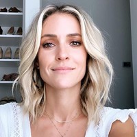 Bentuk tubuh desainer dan aktris asal Amerika Kristin Cavallari dibully saat dirinya mengenakan bikini untuk pemotretan promo merek perhiasannya, Uncommon James. Ia dikritik kurang makan dan dinilai terlalu kurus hingga terlihat tinggal kerangka. Foto: Instagram