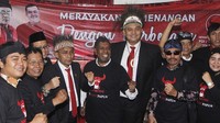 Aksi ini diikuti para pengurus dan simpatisan PDIP Kota Tangerang yang hadir dengan mengenakan atribut kepala khas daerah Nusantara, ada dari Banten, Jawa, Sunda, Papua sebagai simbol merayakan Keberagaman menjaga Kebhinnekaan. Foto: dok. PDIP