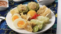  Di wilayah Senopati, masih bisa makan murah dan enak. Mampir saja ke Siomay dan Batagor Bandung buatan Abah Edi yang terkenal. Foto: Istimewa