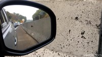 Antrean panjang kendaraan terlihat di ruas Cipularang Km 95, Tol Purbaleunyi, arah Jakarta.